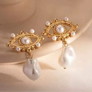 Pearl Eye Elegant Gold Earrings